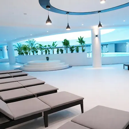 Apartament Hanza Tower 218 *